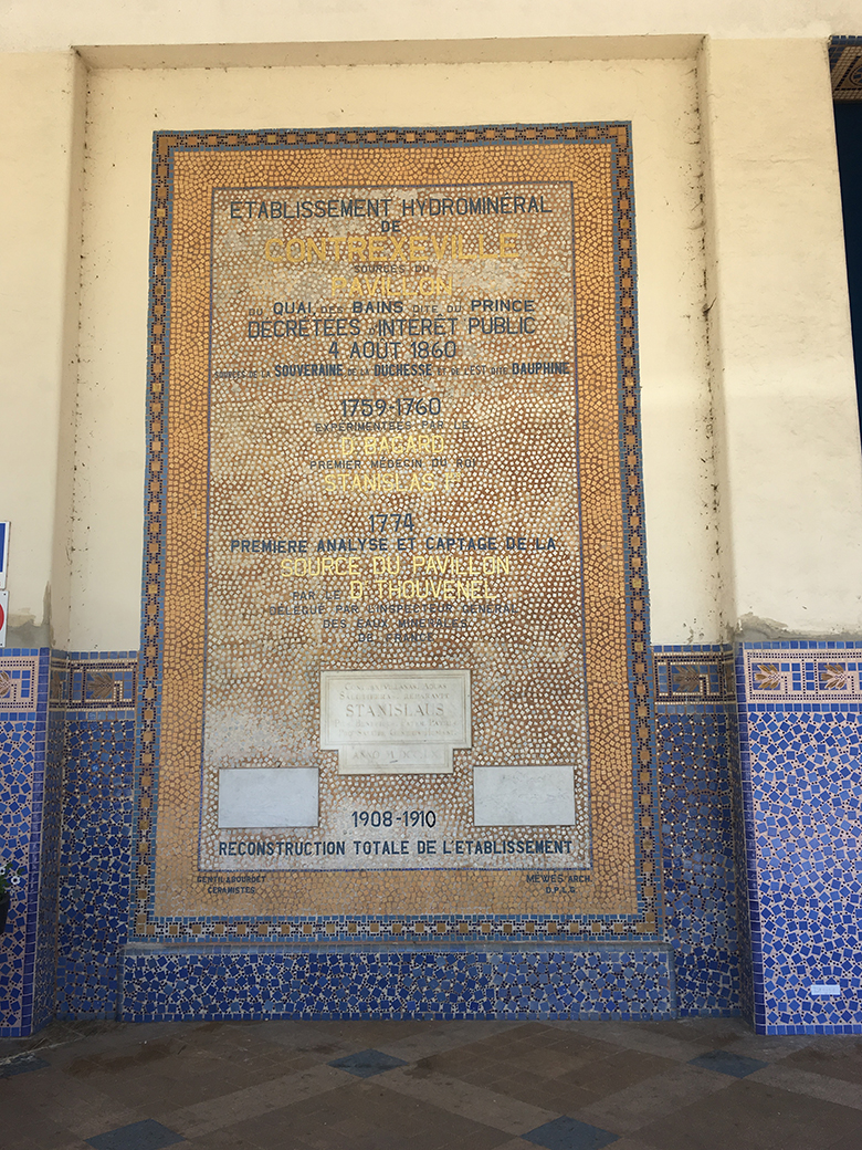 Mosaic noting the history of the Etablissement Minerales and its reconstruction in 1909-1910.